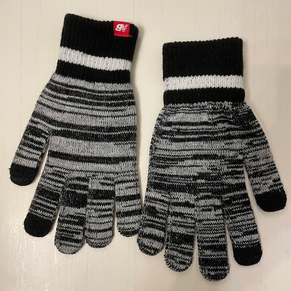 New Balance Holiday Gift gloves